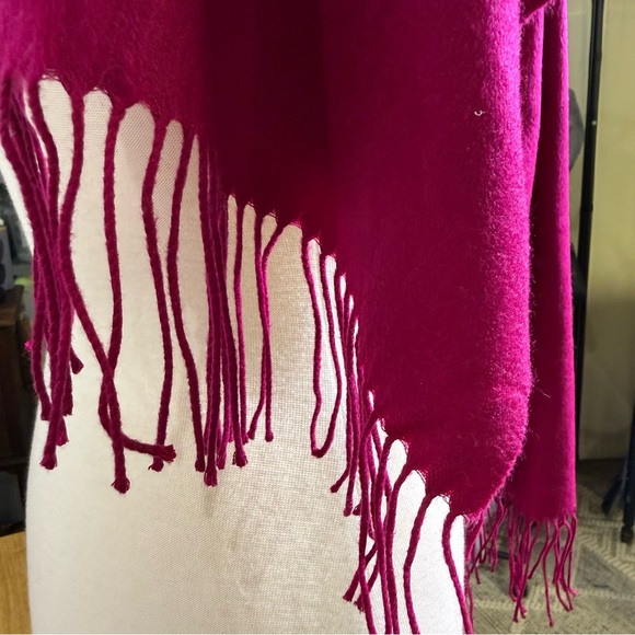 Amicale 100% silk scarf magenta, berry pink, fuscia with fringe detail - EUC - Picture 3 of 11